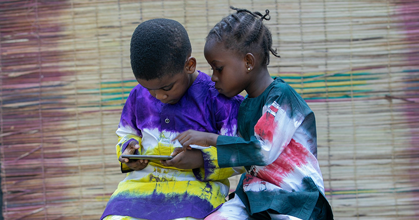 7 Tips To Raising Responsive Children In A Distracting World 7 Tips To Raising Responsive Children In A Distracting World